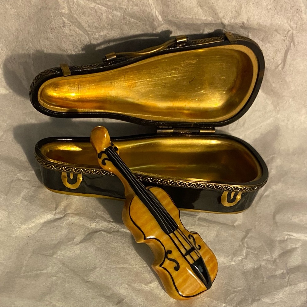 Beautiful Limoges authentic violin and black case 1990s.